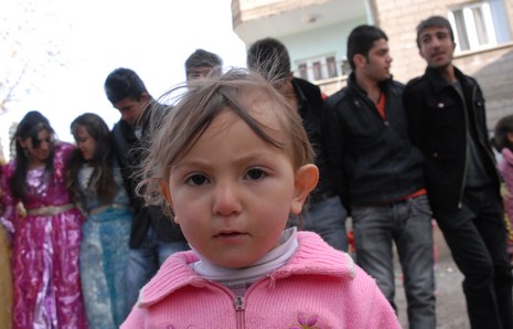 İlkbaharın gelmesiyle beraber düğünlerimizde başladı. 03-04 Nisan 2010 tarihinde evlenen iki çiftçi sayfamıza taşıdık...