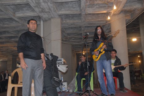 İlkbaharın gelmesiyle beraber düğünlerimizde başladı. 03-04 Nisan 2010 tarihinde evlenen iki çiftçi sayfamıza taşıdık...