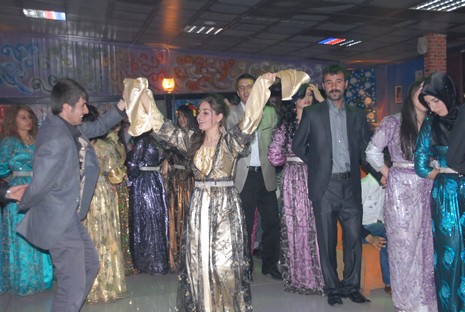 YGS' öncesi dershane öğrencileri strest attı. 