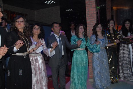 YGS' öncesi dershane öğrencileri strest attı. 