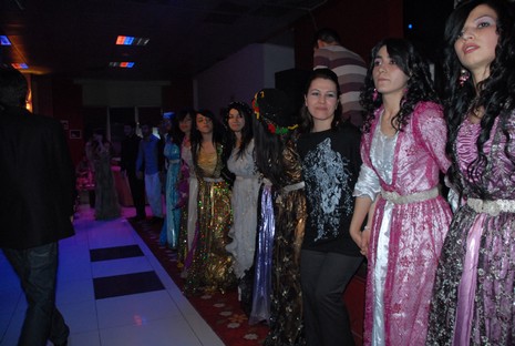 YGS' öncesi dershane öğrencileri strest attı. 