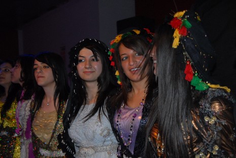 YGS' öncesi dershane öğrencileri strest attı. 