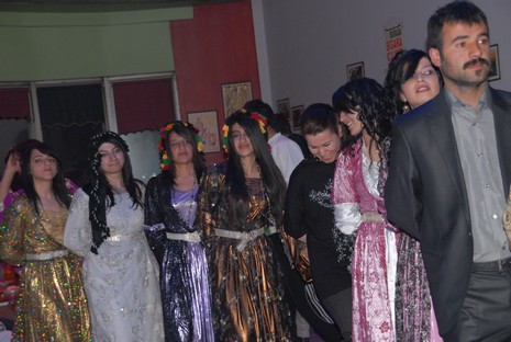 YGS' öncesi dershane öğrencileri strest attı. 