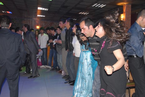 YGS' öncesi dershane öğrencileri strest attı. 