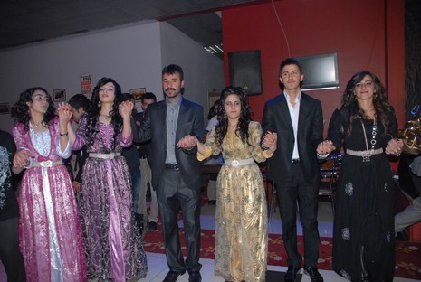 YGS' öncesi dershane öğrencileri strest attı. 