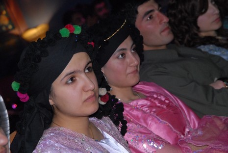 YGS' öncesi dershane öğrencileri strest attı. 