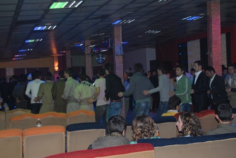 YGS' öncesi dershane öğrencileri strest attı. 