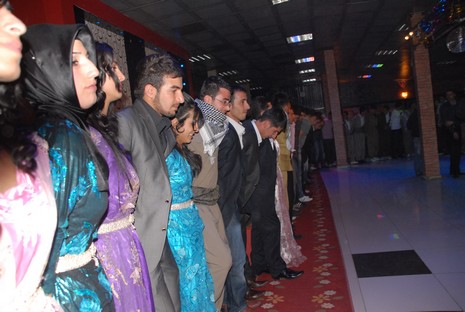 YGS' öncesi dershane öğrencileri strest attı. 