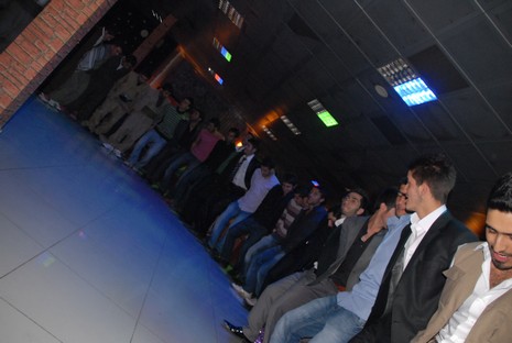 YGS' öncesi dershane öğrencileri strest attı. 