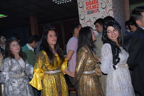 YGS' öncesi dershane öğrencileri strest attı. 