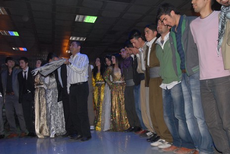 YGS' öncesi dershane öğrencileri strest attı. 