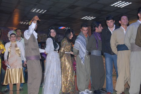 YGS' öncesi dershane öğrencileri strest attı. 