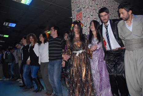 YGS' öncesi dershane öğrencileri strest attı. 