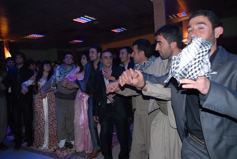 YGS' öncesi dershane öğrencileri strest attı. 