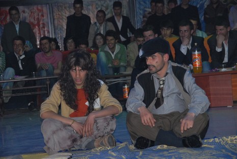 YGS' öncesi dershane öğrencileri strest attı. 