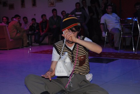 YGS' öncesi dershane öğrencileri strest attı. 