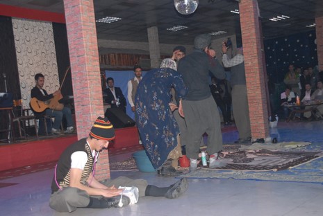 YGS' öncesi dershane öğrencileri strest attı. 