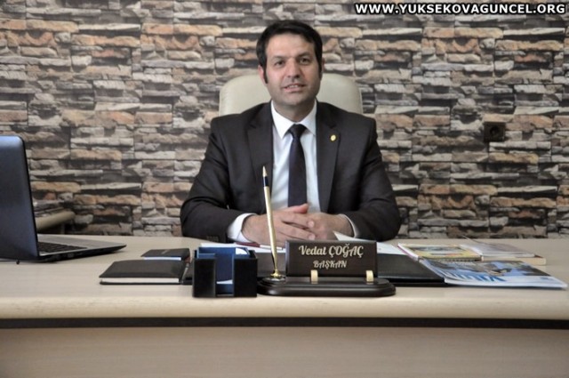 ESNAF VE SANATKARLAR ODASI BAŞKANI - VEDAT ÇOĞAÇ

Rahmet ayı Ramazan'ın sonuna gelmenin hüznünü taşıyan müslümanlar,  Ramazan Bayramı'na ulaşmanın heyecanını ve mutluluğunu yaşıyor. Bu vesileyle tüm İslam aleminin Ramazan Bayramını kutluyorum.