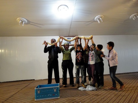 Uçan Süpürge Harikalar Sirki Yüksekovada 