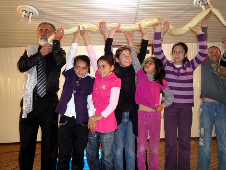 Uçan Süpürge Harikalar Sirki Yüksekovada 