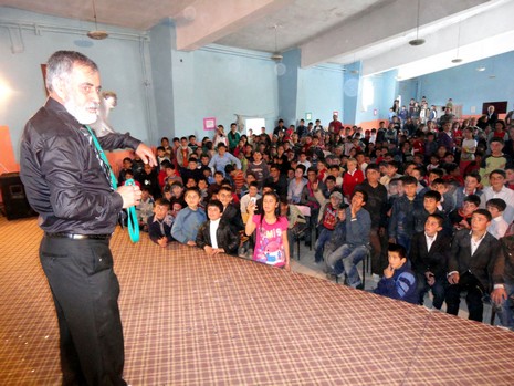 Uçan Süpürge Harikalar Sirki Yüksekovada 