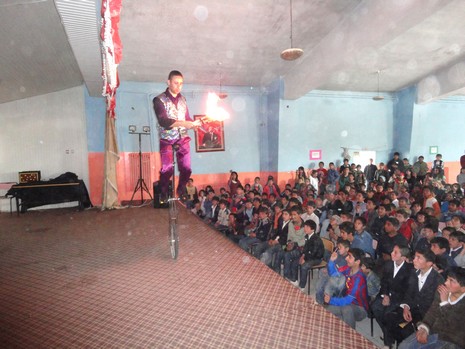 Uçan Süpürge Harikalar Sirki Yüksekovada 