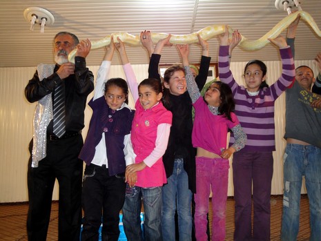 Uçan Süpürge Harikalar Sirki Yüksekovada 