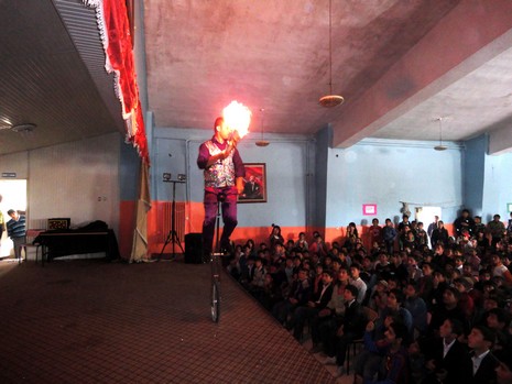 Uçan Süpürge Harikalar Sirki Yüksekovada 