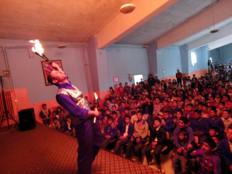 Uçan Süpürge Harikalar Sirki Yüksekovada 