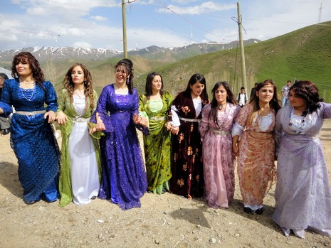 Yüksekova'da 08-09 Mayıs 2010 tarihleri arasında evlenen bazı çiftleri sizler için sayfamıza taşıdık.