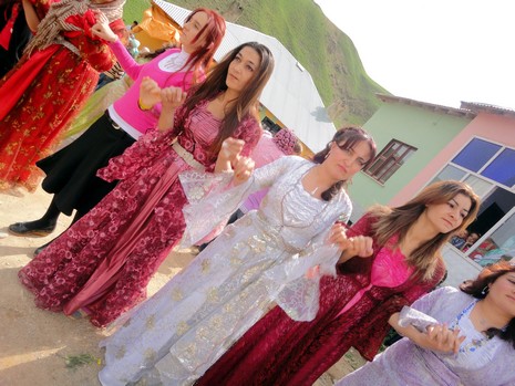 Yüksekova'da 08-09 Mayıs 2010 tarihleri arasında evlenen bazı çiftleri sizler için sayfamıza taşıdık.