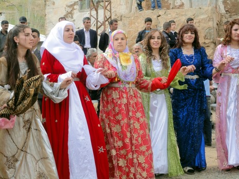 Yüksekova'da 08-09 Mayıs 2010 tarihleri arasında evlenen bazı çiftleri sizler için sayfamıza taşıdık.