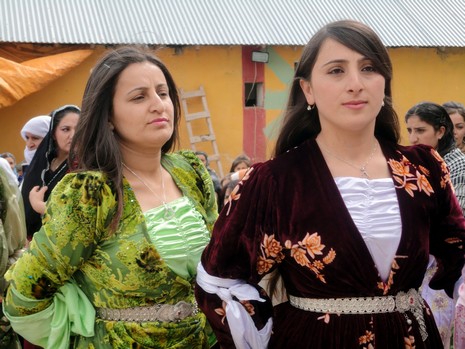 Yüksekova'da 08-09 Mayıs 2010 tarihleri arasında evlenen bazı çiftleri sizler için sayfamıza taşıdık.