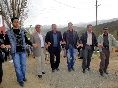 Yüksekova'da 08-09 Mayıs 2010 tarihleri arasında evlenen bazı çiftleri sizler için sayfamıza taşıdık.