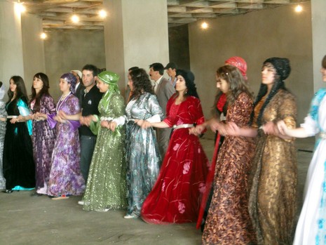 Yüksekova'da 08-09 Mayıs 2010 tarihleri arasında evlenen bazı çiftleri sizler için sayfamıza taşıdık.