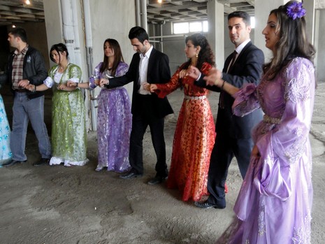 Yüksekova'da 08-09 Mayıs 2010 tarihleri arasında evlenen bazı çiftleri sizler için sayfamıza taşıdık.