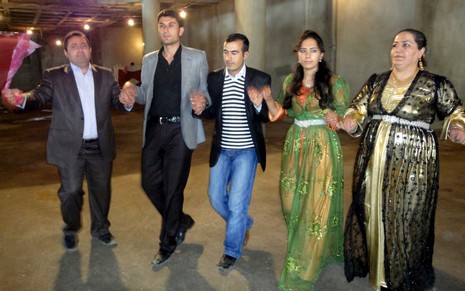 Yüksekova'da 08-09 Mayıs 2010 tarihleri arasında evlenen bazı çiftleri sizler için sayfamıza taşıdık.