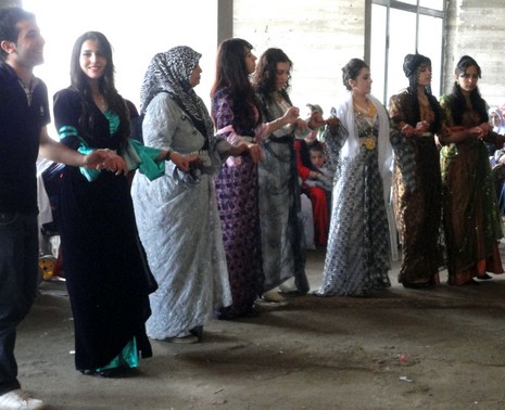 Yüksekova'da 08-09 Mayıs 2010 tarihleri arasında evlenen bazı çiftleri sizler için sayfamıza taşıdık.