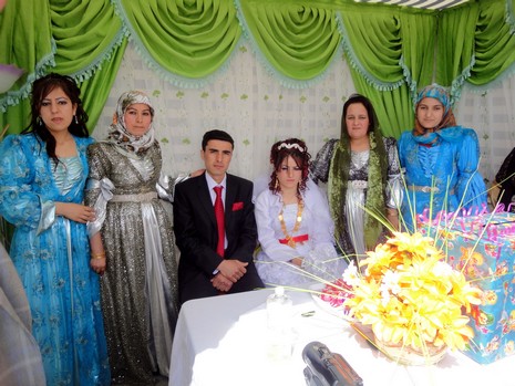 Yüksekova'da 08-09 Mayıs 2010 tarihleri arasında evlenen bazı çiftleri sizler için sayfamıza taşıdık.