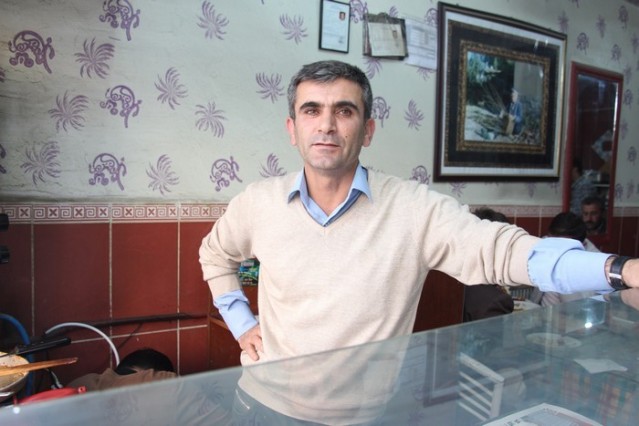 DERYA DÖNER İSMAİL ÖNAL:
 Bayramlar, dargınlıkların unutulduğu, insanların barıştığı, kardeşçe kucaklaştığı günlerdir. Bayramlar, milli ve dini duyguların, inançların, örf ve adetlerin uygulandığı bir toplumda millet olma şuurunun şekillendiği, kuvvetlendiği günlerdir. Sevgi dolu ve huzurlu nice bayramlar geçirmek dileğiyle.