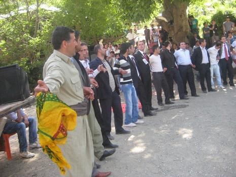 Şemdinli'de 15-16 Mayıs 2010 tarihlerinde evlenen bazı çiftleri sayfamıza taşıdık...