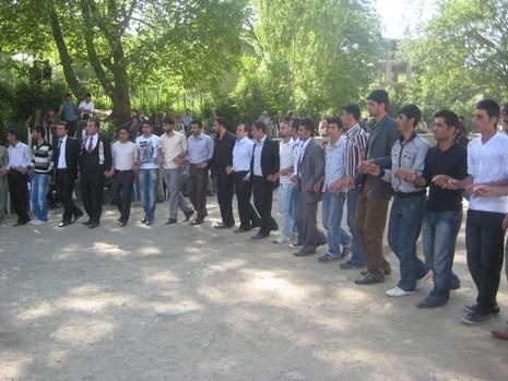 Şemdinli'de 15-16 Mayıs 2010 tarihlerinde evlenen bazı çiftleri sayfamıza taşıdık...