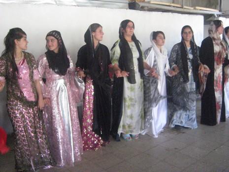 Şemdinli'de 15-16 Mayıs 2010 tarihlerinde evlenen bazı çiftleri sayfamıza taşıdık...