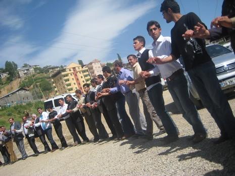 Şemdinli'de 15-16 Mayıs 2010 tarihlerinde evlenen bazı çiftleri sayfamıza taşıdık...