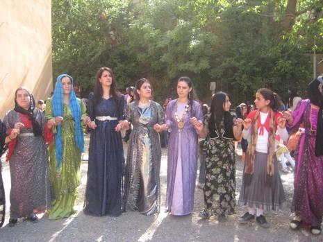 Şemdinli'de 15-16 Mayıs 2010 tarihlerinde evlenen bazı çiftleri sayfamıza taşıdık...