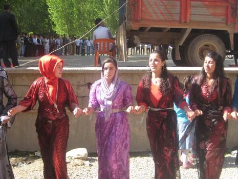 Şemdinli'de 15-16 Mayıs 2010 tarihlerinde evlenen bazı çiftleri sayfamıza taşıdık...