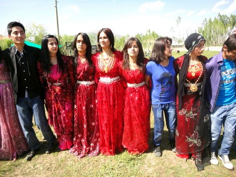 Yüksekova'da 15-16 Mayıs 2010 tarihleri arasında evlenen bazı çiftleri sizler için sayfamıza taşıdık.