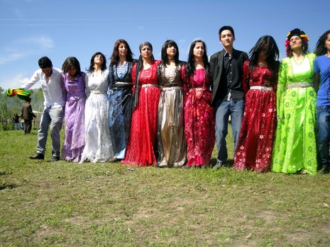 Yüksekova'da 15-16 Mayıs 2010 tarihleri arasında evlenen bazı çiftleri sizler için sayfamıza taşıdık.