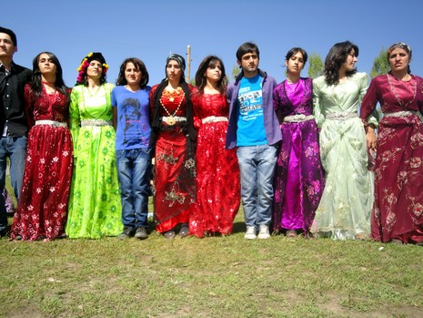 Yüksekova'da 15-16 Mayıs 2010 tarihleri arasında evlenen bazı çiftleri sizler için sayfamıza taşıdık.