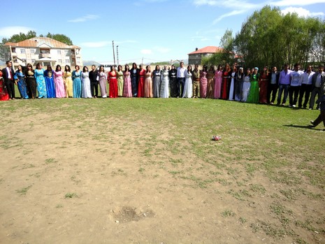 Yüksekova'da 15-16 Mayıs 2010 tarihleri arasında evlenen bazı çiftleri sizler için sayfamıza taşıdık.